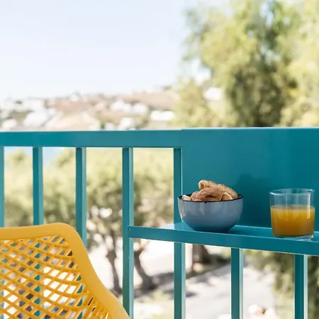 Play A Member Of Brown * Parikia (Paros)