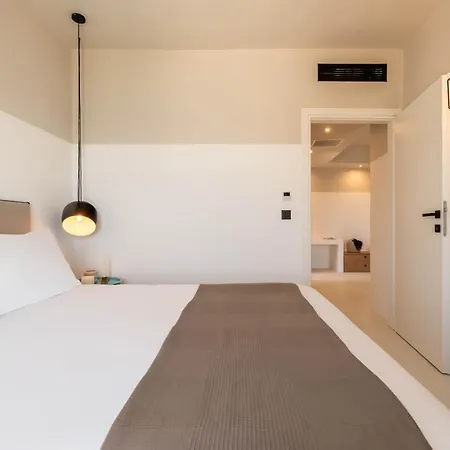 Play A Member Of Brown Hotel Parikia (Paros)