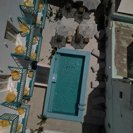 Play A Member Of Brown * Parikia (Paros)