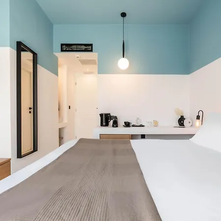 Play A Member Of Brown Hotel Parikia (Paros)