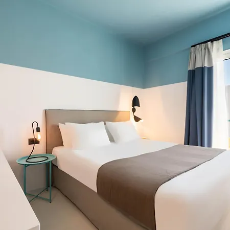 Play A Member Of Brown Hotel Parikia (Paros)