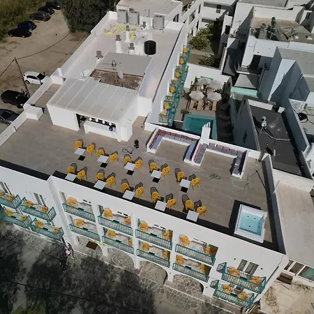 Play A Member Of Brown Hotel Parikia (Paros)