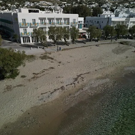 Play A Member Of Brown * Parikia (Paros)