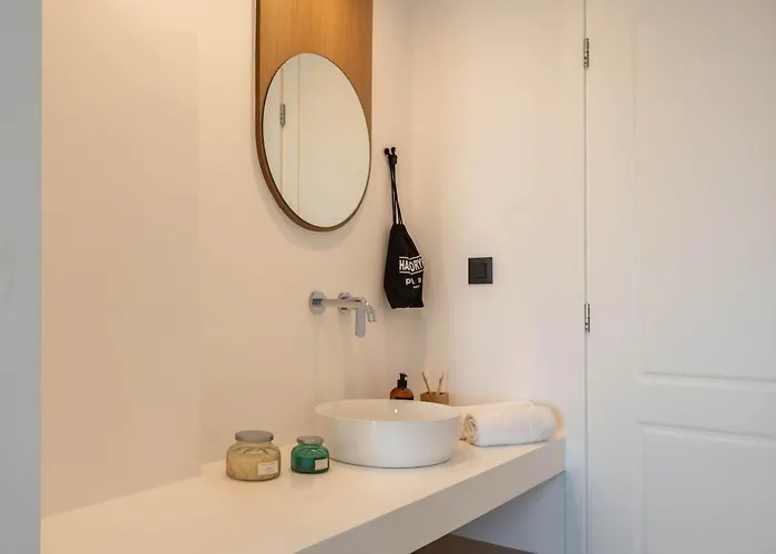 Hotel Play A Member Of Brown