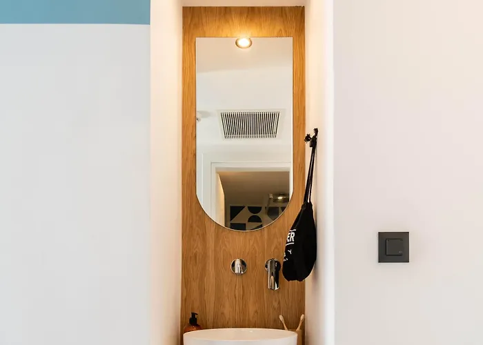 Play A Member Of Brown Páros