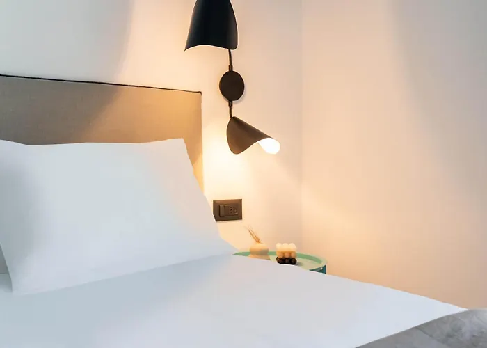 Play A Member Of Brown Hotel Páros