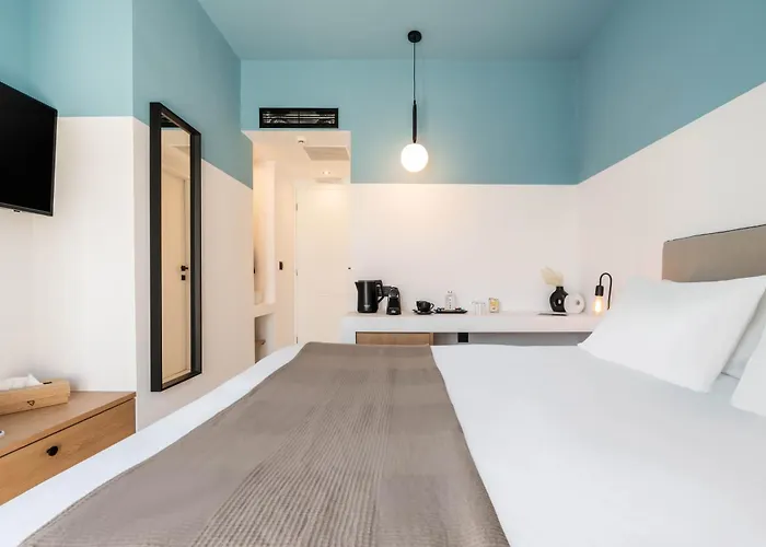 Play A Member Of Brown Hotel Páros