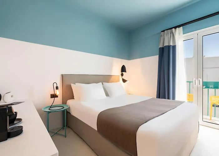 Play A Member Of Brown Hotel Páros