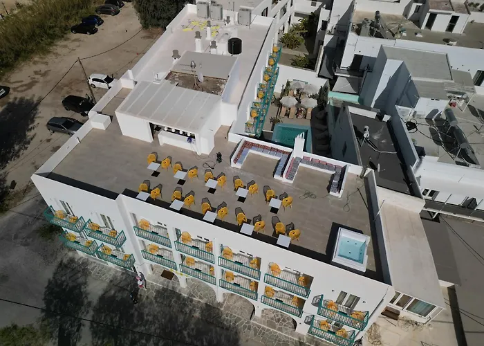 Play A Member Of Brown Hotel Páros